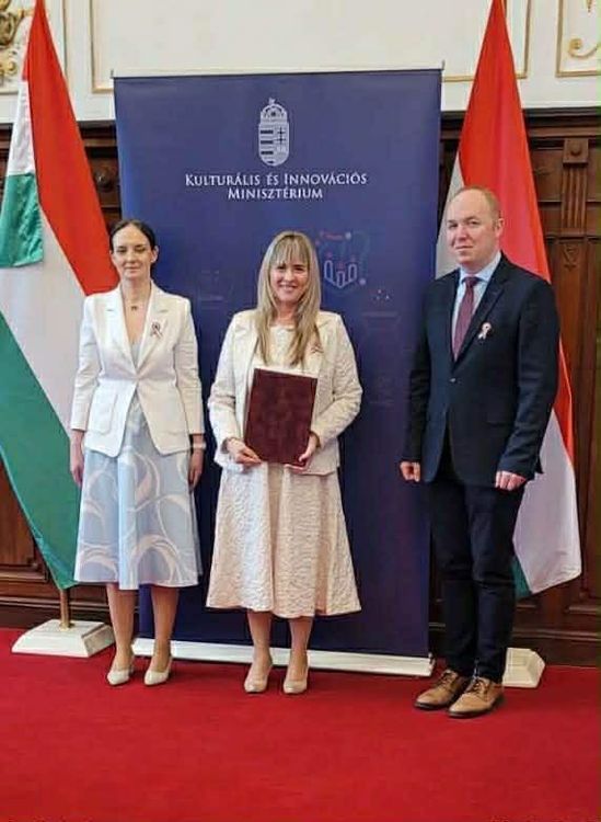 Büszkék vagyunk igazgatónőnkre!
