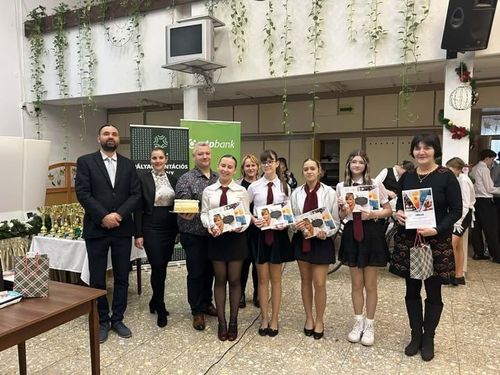 A Glück iskola által meghírdetett ,, Eszünk, iszunk, utazunk" versenyre iskolánk 5 csapattal indult.