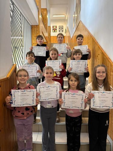 Iskolánk alsó tagozata kétfordulós szövegértési versenyt rendezett 3. és 4. évfolyamos diákoknak